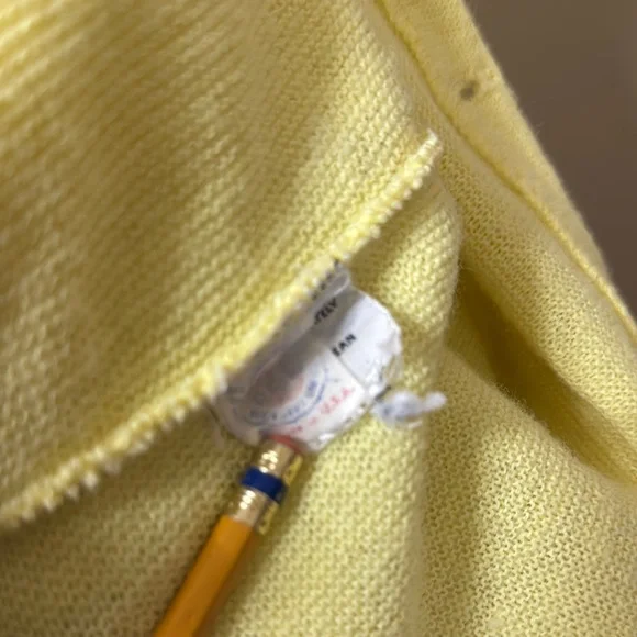 VINTAGE IZOD/Lacoste Yellow Cardigan Sweater Unisex Size L pre-owned. - Picture 5 of 8